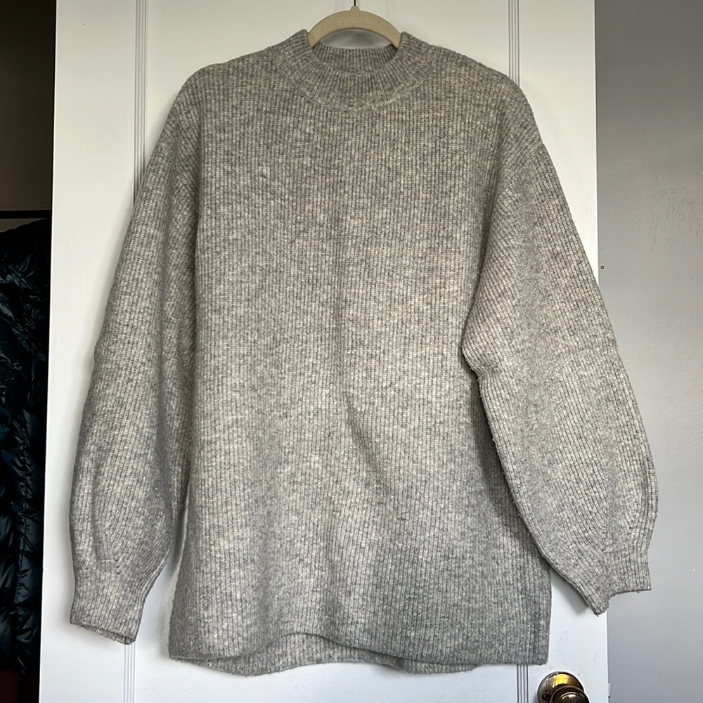 COPY - H&M Wool Blend Women’s Oversized Balloon Sleeve Sweater size Medium